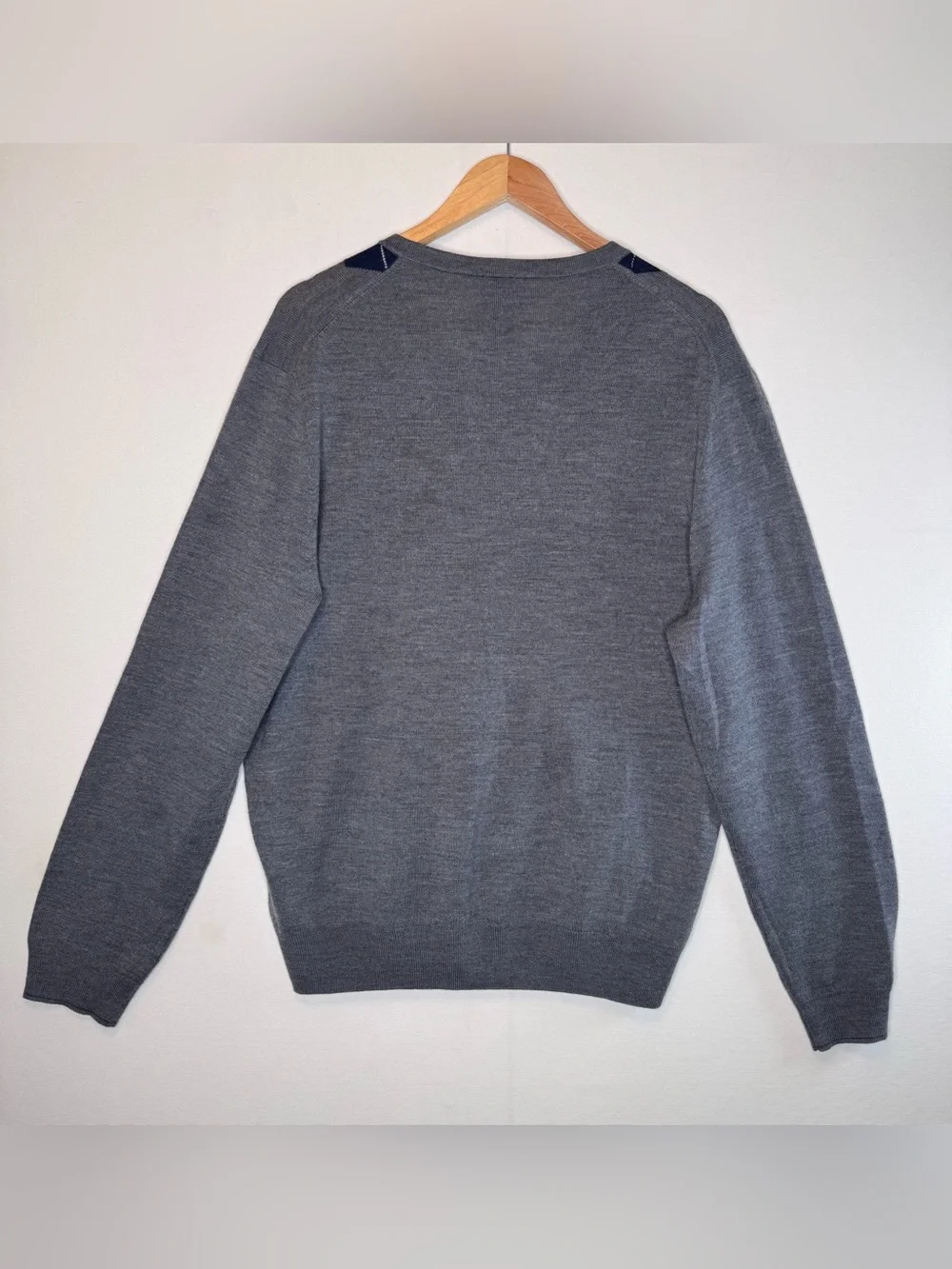 Jos. A Bank Traveler Men's Size XL Merino Wool Gray V-Neck Argyle Sweater Preppy